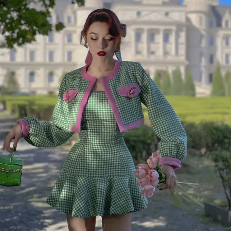 Женская короткая клетчатая куртка Le Palace, винтажная приталенная куртка в зеленую клетку с рукавами-фонариками, зима 2021
Женская короткая клетчатая куртка Le Palace, винтажная приталенная куртка в зеленую клетку с рукавами-фонариками, зима 2021