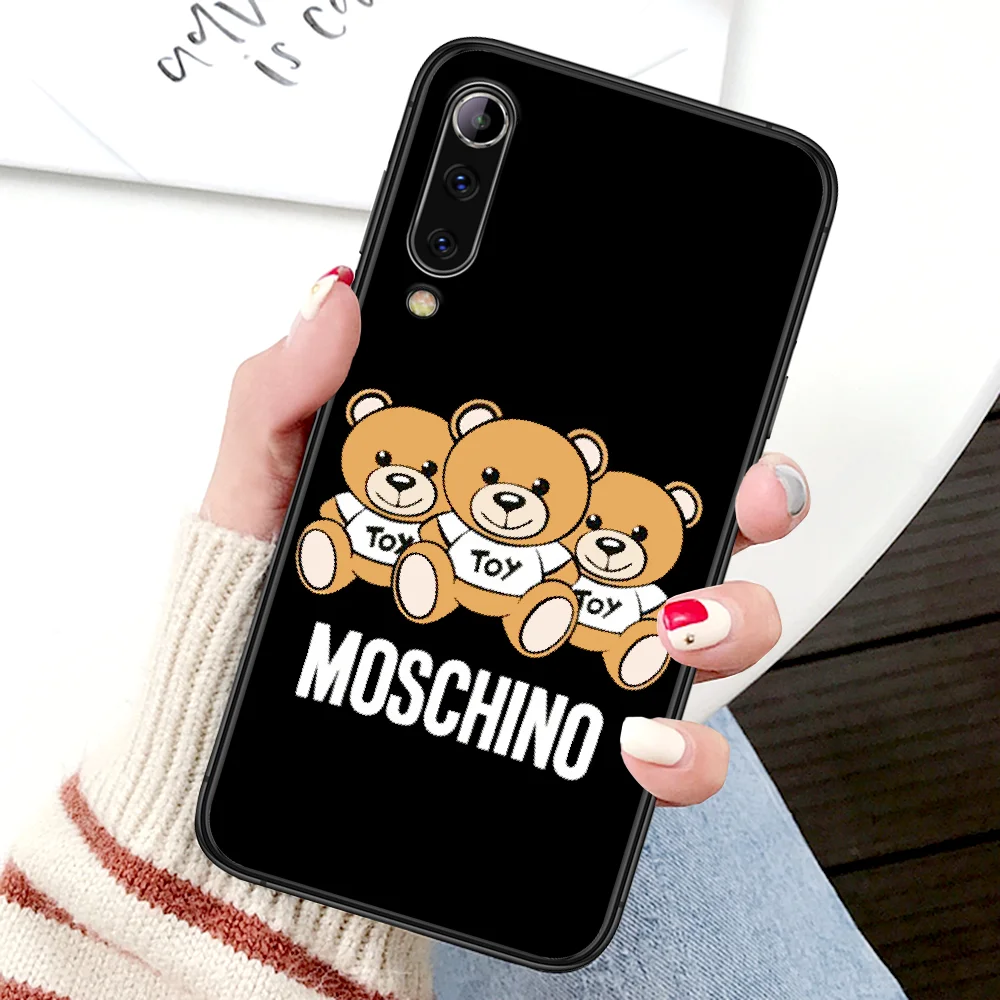 Moschinoe Cute Bear Phone Case For Xiaomi Mi Note 10 A3 9 MAX 3 A2 8 9 Lite Pro Ultra black Cover Pretty Cell Painting Shell
Moschinoe Cute Bear Phone Case For Xiaomi Mi Note 10 A3 9 MAX 3 A2 8 9 Lite Pro Ultra black Cover Pretty Cell Painting Shell