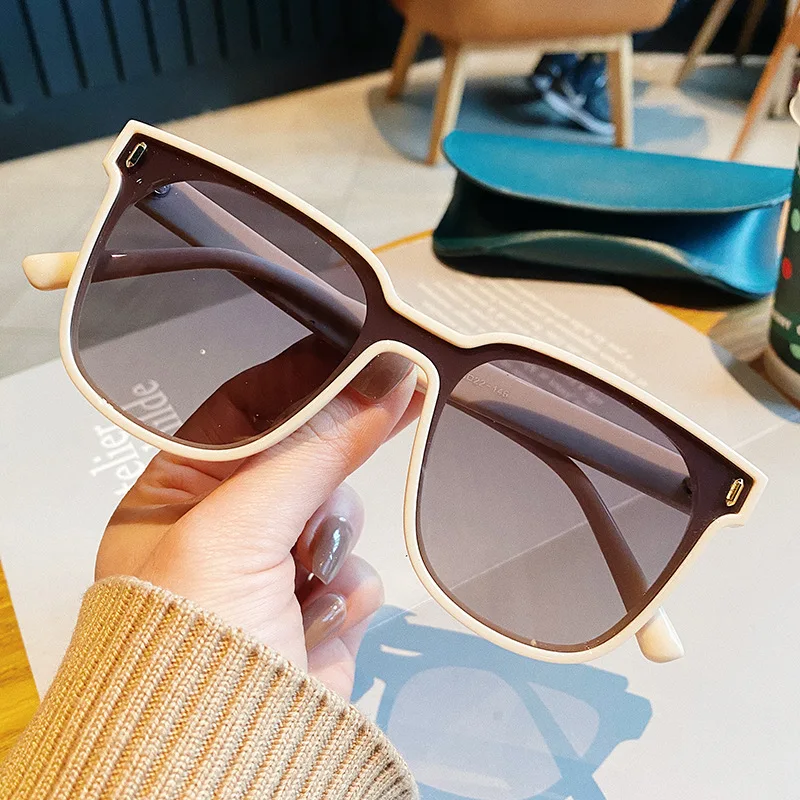 Rivet Glasses Fashion Cat Eye Sunglasses Women Men Luxury Brand Gradient Sun Glasses Beige Black Square Shades for Male UV400
Rivet Glasses Fashion Cat Eye Sunglasses Women Men Luxury Brand Gradient Sun Glasses Beige Black Square Shades for Male UV400