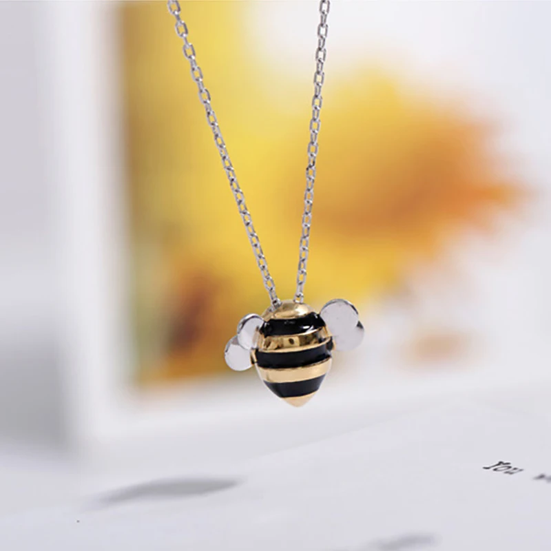 Creative Lovely Bee Pendant Necklace For Women Korean Trend Ladies Wedding Collarbone Chain Fashion Party Jewelry Girl Gifts
Creative Lovely Bee Pendant Necklace For Women Korean Trend Ladies Wedding Collarbone Chain Fashion Party Jewelry Girl Gifts