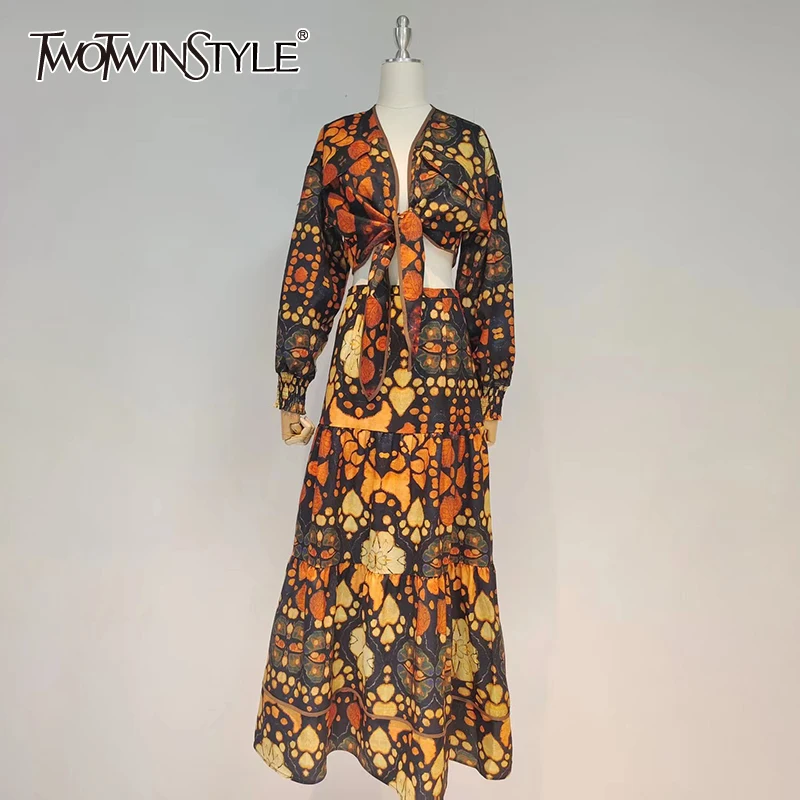 TWOTWINSTYLE Print Vintage Two Piece Set For Women V Neck Lantern Long Sleeve Top High Waist Hit Color Sets Female Clothing 2021
TWOTWINSTYLE Print Vintage Two Piece Set For Women V Neck Lantern Long Sleeve Top High Waist Hit Color Sets Female Clothing 2021