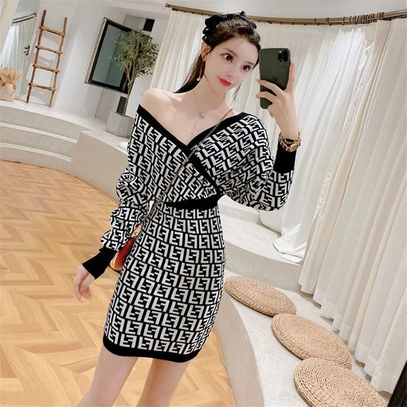 2021 Autumn New Women's Celebrity Long Sleeve V-Neck Close Waist Show Thin Color Matching Knitting Bottom Dress
2021 Autumn New Women's Celebrity Long Sleeve V-Neck Close Waist Show Thin Color Matching Knitting Bottom Dress