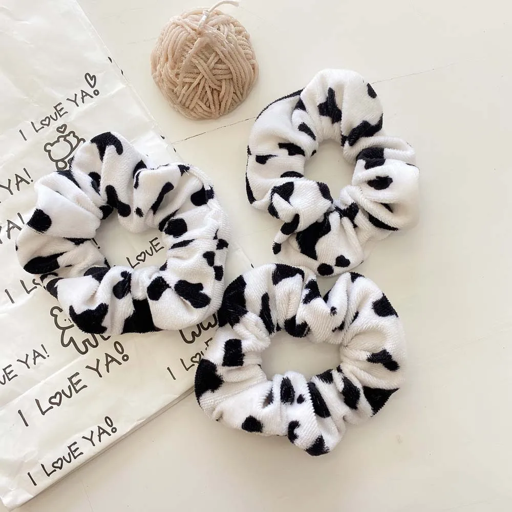 1PCS Winter Cow Pattern Hair Rope Women Velvet Scrunchie Rubber Band Soft Warm Elastic Hair Bands Gifts Hair Accessories
1PCS Winter Cow Pattern Hair Rope Women Velvet Scrunchie Rubber Band Soft Warm Elastic Hair Bands Gifts Hair Accessories