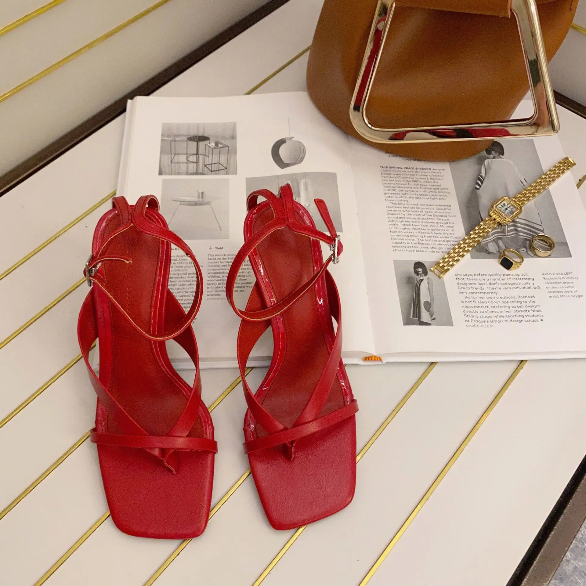 2021 summer new square head and foot ring with Korean high heel and thin heel women's shoes clip toe sandals
2021 summer new square head and foot ring with Korean high heel and thin heel women's shoes clip toe sandals