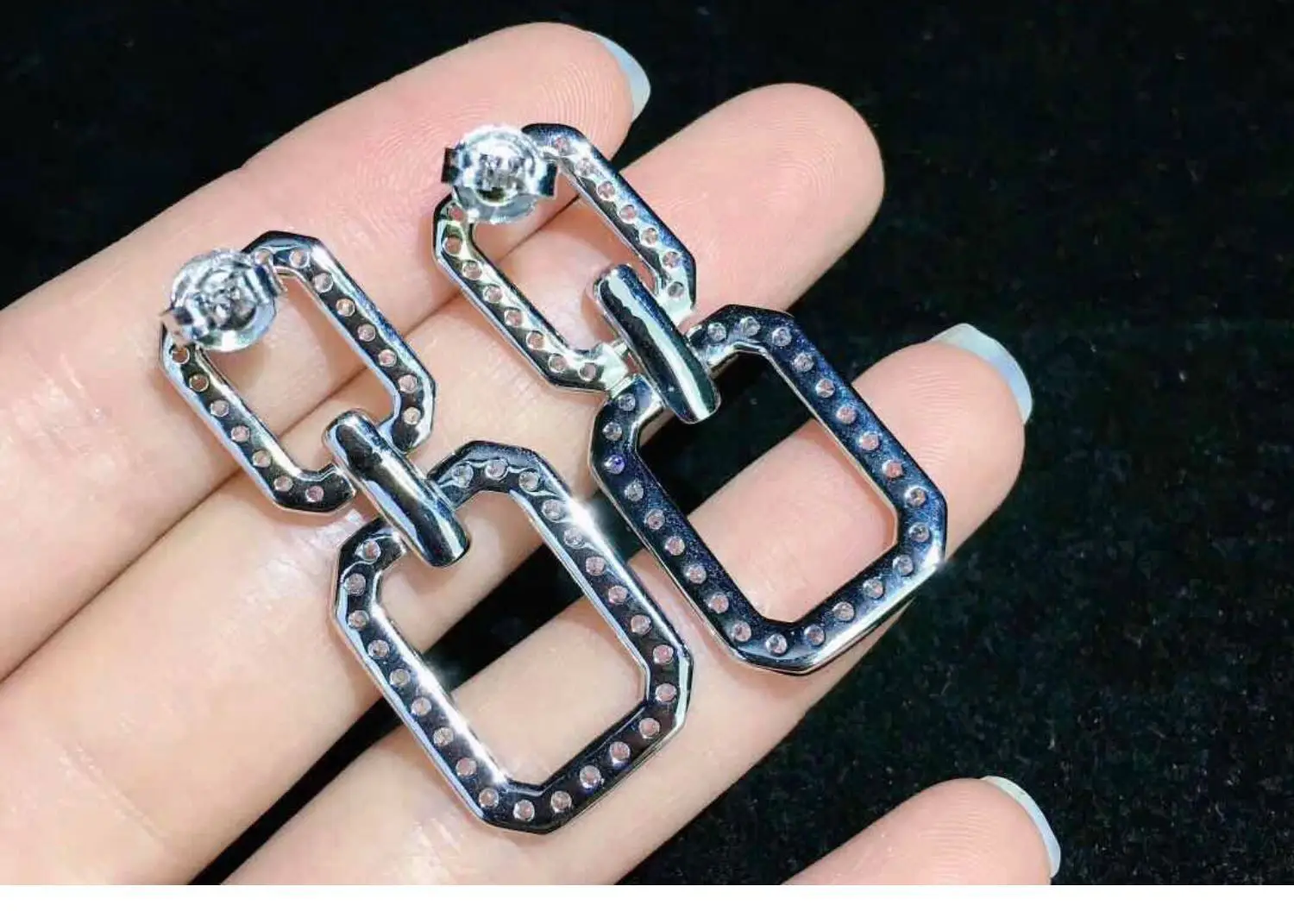Charm Female White Crystal Stone Earrings Trendy Silver Color Stud Earrings For Women Dainty Hollow Square Wedding Earrings 
Charm Female White Crystal Stone Earrings Trendy Silver Color Stud Earrings For Women Dainty Hollow Square Wedding Earrings