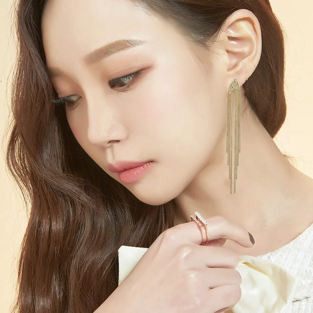 Unusual Gold Long Earrings for Women Korean Fashion Earrings for Women 2021 Clip on Earrings Gift Female Dangle Earrings Chain
Unusual Gold Long Earrings for Women Korean Fashion Earrings for Women 2021 Clip on Earrings Gift Female Dangle Earrings Chain