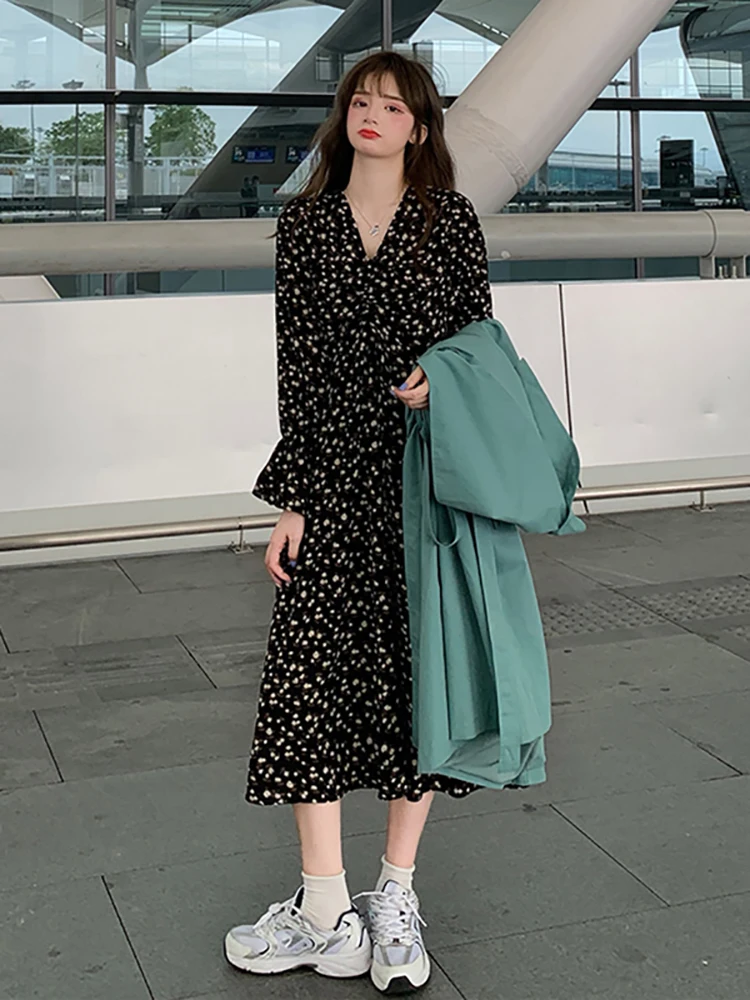 Floral Print Dress Women Elegant V-Neck Party Midi Dress Long Sleeve Vintage One Piece Dress Korean Office Lady 2021 Autumn Chic
Floral Print Dress Women Elegant V-Neck Party Midi Dress Long Sleeve Vintage One Piece Dress Korean Office Lady 2021 Autumn Chic