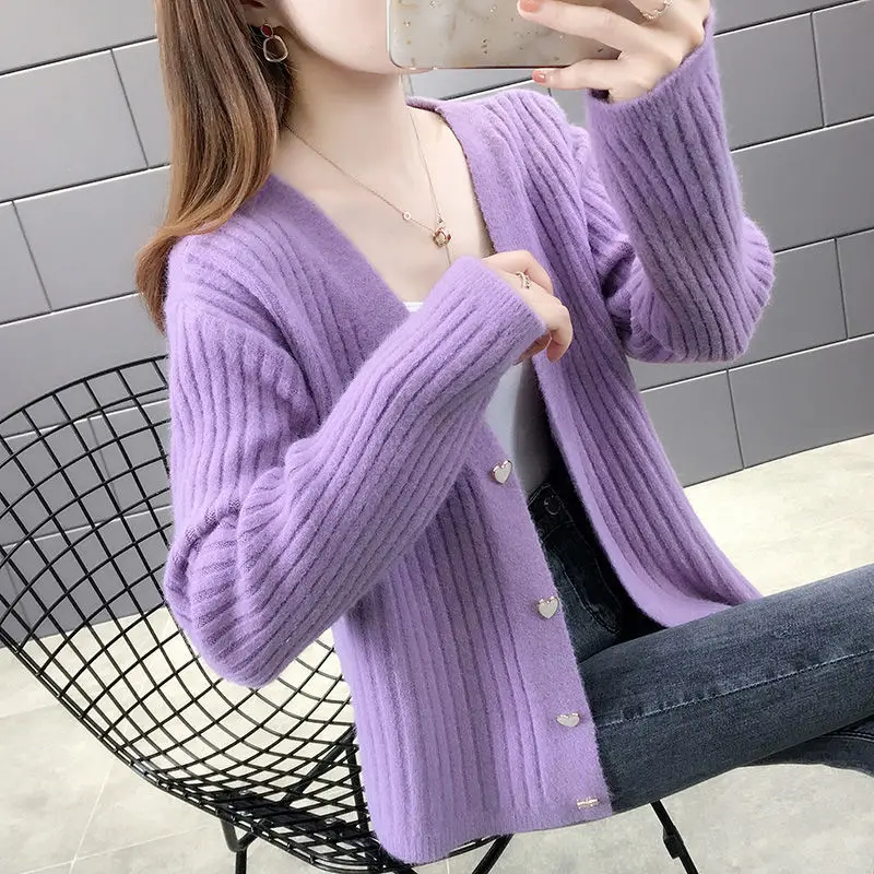2021 new spring and autumn short knitted cardigan women's sweater winter Korean version loose and versatile small fragrance coat
2021 new spring and autumn short knitted cardigan women's sweater winter Korean version loose and versatile small fragrance coat