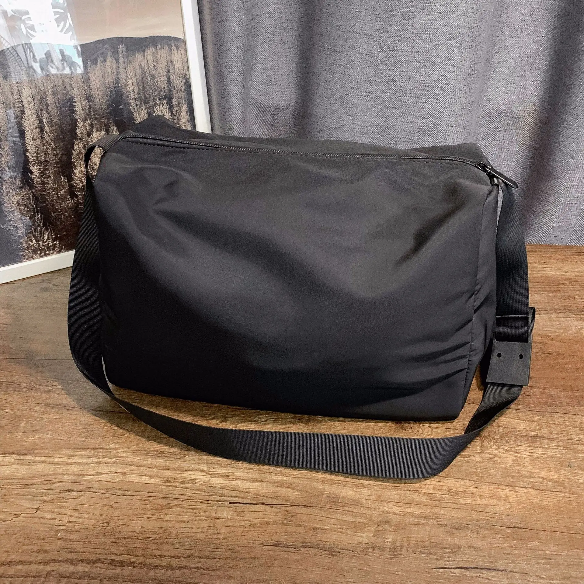 Waterproof Nylon Men Travel bag Large capacity Women Shoulder Bags Solid Black School Crossbody bags male Casual Messenger Bags 
Waterproof Nylon Men Travel bag Large capacity Women Shoulder Bags Solid Black School Crossbody bags male Casual Messenger Bags