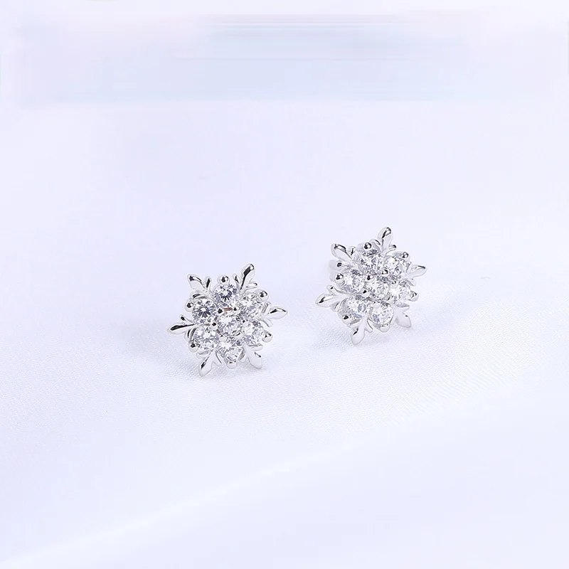 Snowflake earrings female s925 pure silver fashion with diamond stud earrings girl temperament silver ornaments
Snowflake earrings female s925 pure silver fashion with diamond stud earrings girl temperament silver ornaments