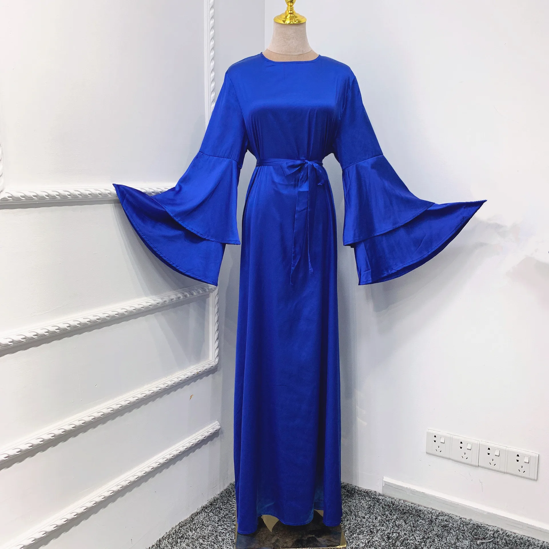 Eid Mubarak Abaya Dubai Turkey Muslim Hijab Dress Flare Sleeve Solid Satin Dresses for Women Abayas Islam Robe Musulmane Longue
Eid Mubarak Abaya Dubai Turkey Muslim Hijab Dress Flare Sleeve Solid Satin Dresses for Women Abayas Islam Robe Musulmane Longue