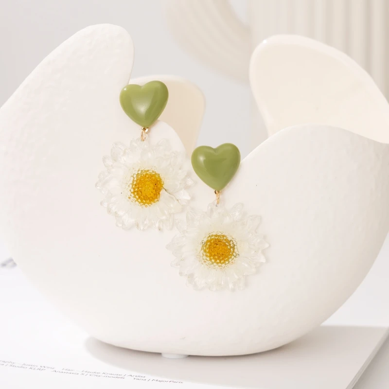 Jaeeyin 2021 Trendy Jewelry Green Heart White Daisy Flower Clear Acrylic Resin Stud Earrings Gift Teen Girls Cute
Jaeeyin 2021 Trendy Jewelry Green Heart White Daisy Flower Clear Acrylic Resin Stud Earrings Gift Teen Girls Cute
