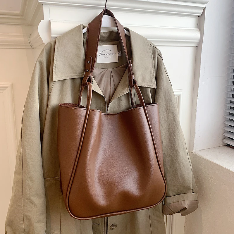 Fashion Large Capacity Bucket Handbag Purses Women Shoulder Bags 2021 Vintage Soft Leather Big Ladies Casual Totes High Quality
Fashion Large Capacity Bucket Handbag Purses Women Shoulder Bags 2021 Vintage Soft Leather Big Ladies Casual Totes High Quality