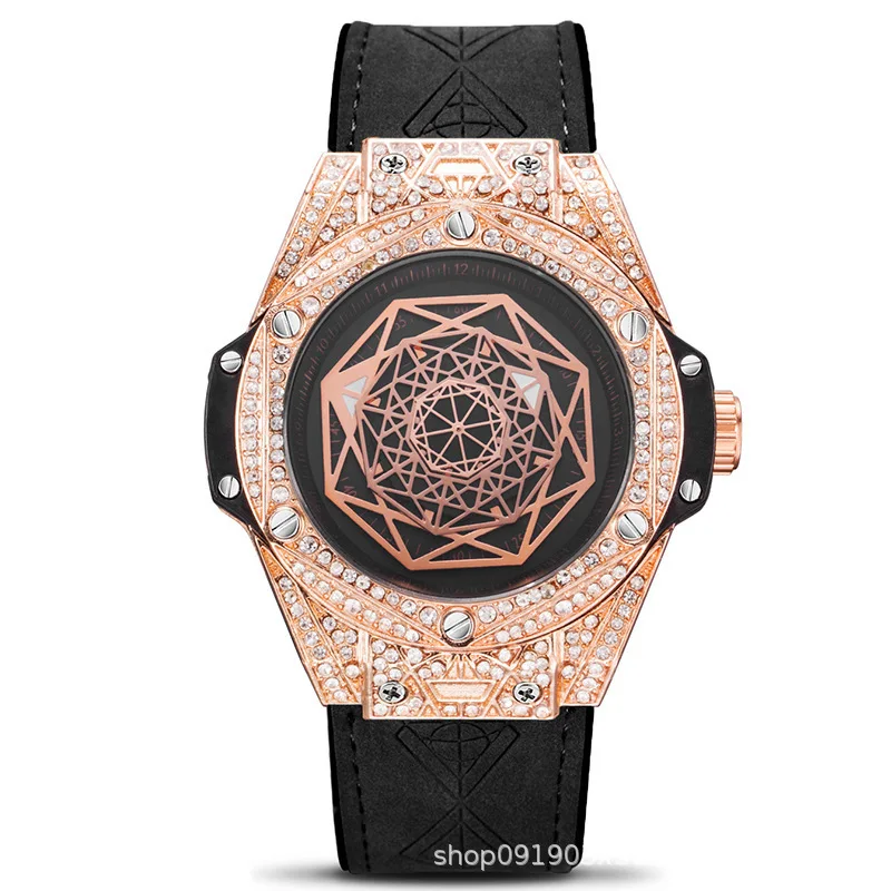 2021 men's watch European and American carbon fiber grain fashion brand quartz watch Black pointer quartz Sports Watch
2021 men's watch European and American carbon fiber grain fashion brand quartz watch Black pointer quartz Sports Watch