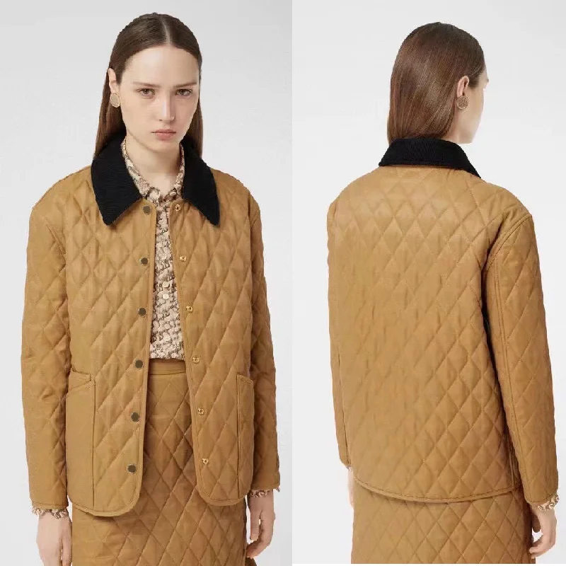 Модная однобортная Женская хлопковая одежда luxurydesign в клетку с надписью, отложным воротником и длинным рукавом, Женская куртка
Модная однобортная Женская хлопковая одежда luxurydesign в клетку с надписью, отложным воротником и длинным рукавом, Женская куртка
