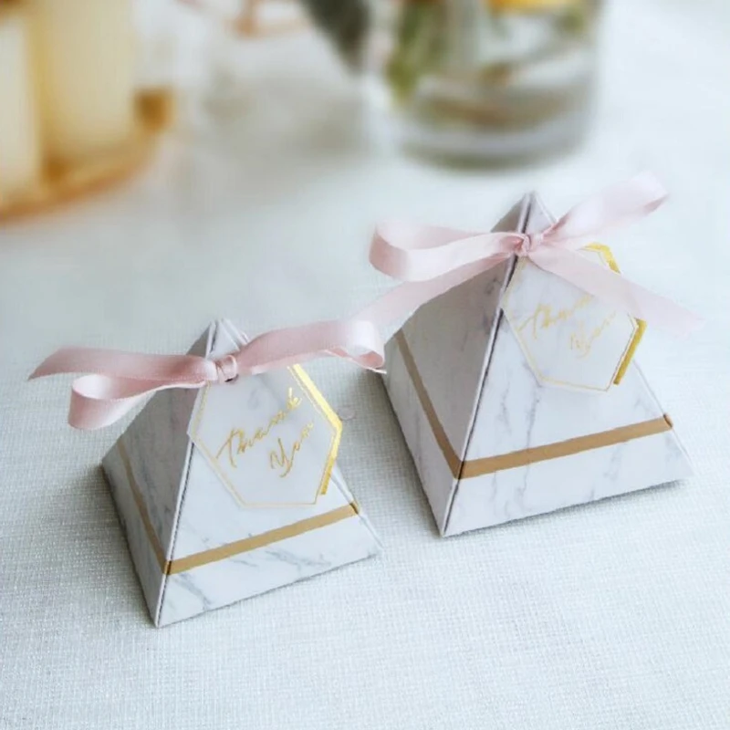 100Pcs Europe Triangular Pyramid Style Candy Box Wedding Favors Party Supplies Paper Gift Boxes with THANKS Card & Ribbon 72X72X
100Pcs Europe Triangular Pyramid Style Candy Box Wedding Favors Party Supplies Paper Gift Boxes with THANKS Card & Ribbon 72X72X