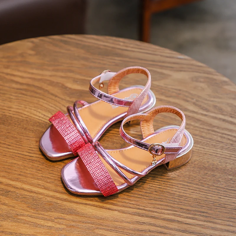 Children's shoes summer girls sandals fashion solid color sequin high-heeled sandals children girls princess shoes silver
Children's shoes summer girls sandals fashion solid color sequin high-heeled sandals children girls princess shoes silver