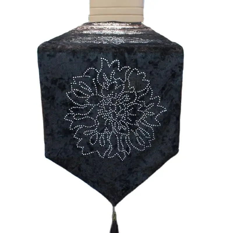 Black velvet table runner hot drilling diamond flower tea table runner home decorations
Black velvet table runner hot drilling diamond flower tea table runner home decorations