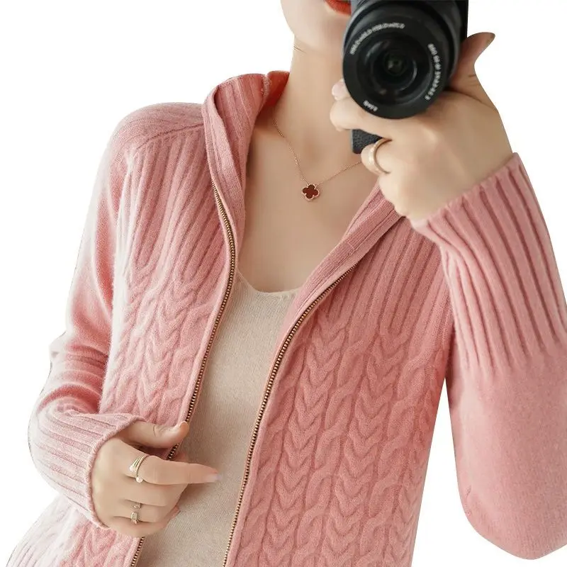 Women's new high quality rabbit wool core yarn knitted sweater turtleneck cardigan loose sweater 
Women's new high quality rabbit wool core yarn knitted sweater turtleneck cardigan loose sweater