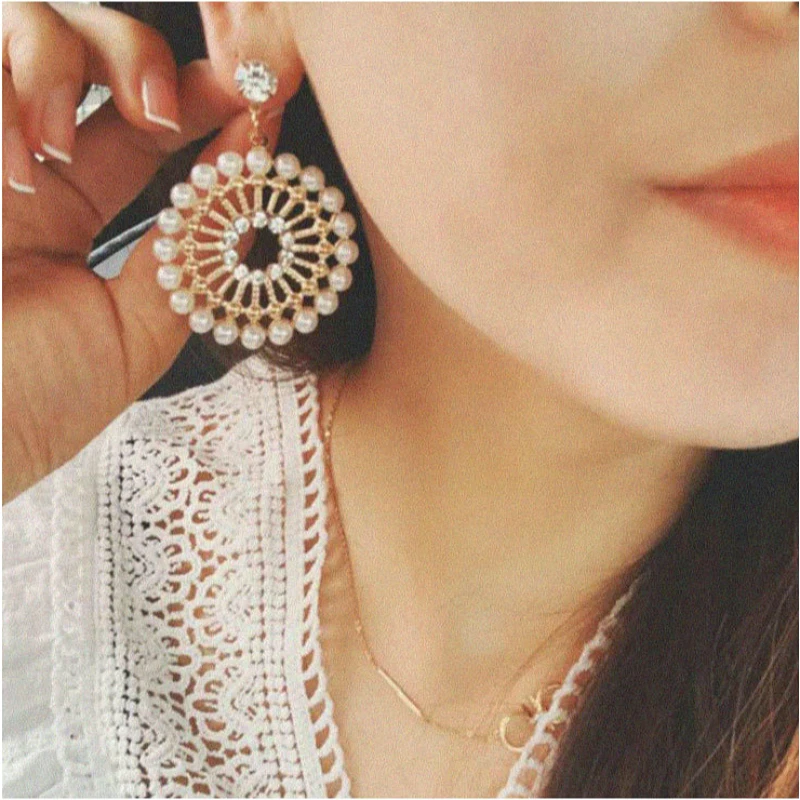Trendy Simulated Pearl Earrings 2020 Women Korean Style Circle Hollow Out Rhinestone Crystal Dangle Drop Earrings Jewelry
Trendy Simulated Pearl Earrings 2020 Women Korean Style Circle Hollow Out Rhinestone Crystal Dangle Drop Earrings Jewelry