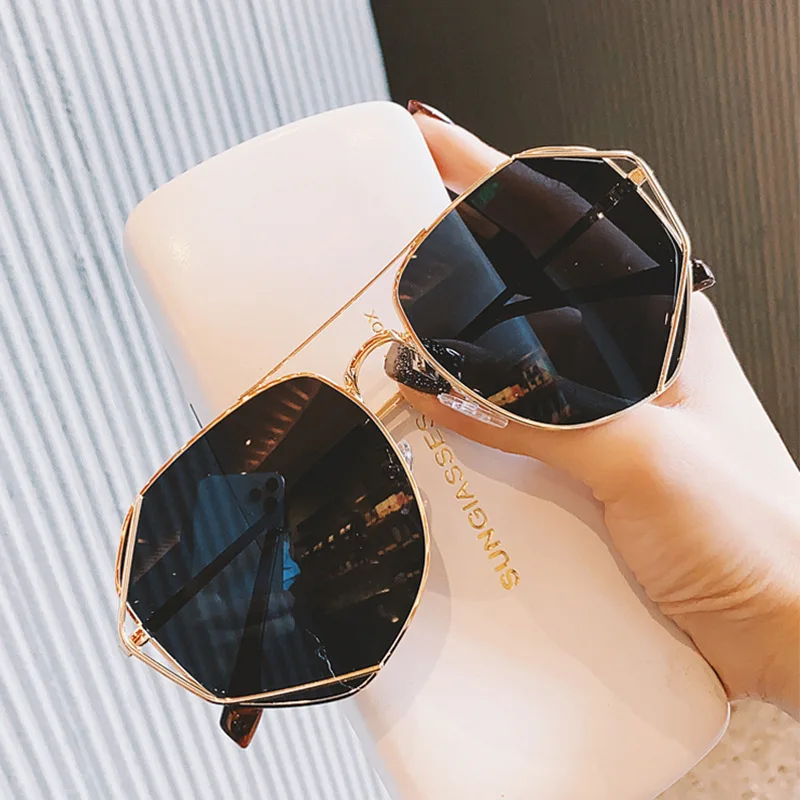 Sunglasses Women Brand Designer Big Frame Polygon Anti-Reflective Lens Sunglasses Men Vintage Sun Glasses Hexagon Metal Frame
Sunglasses Women Brand Designer Big Frame Polygon Anti-Reflective Lens Sunglasses Men Vintage Sun Glasses Hexagon Metal Frame