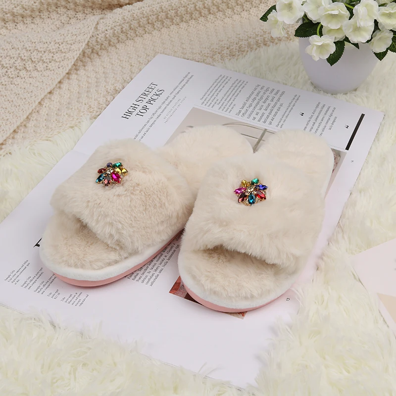 Ginchasio Women Slippers Faux Fur Fluffy Winter Short Plush Crystal White Color String Bead Fuzzy Cozy Home Furry Slippers 
Ginchasio Women Slippers Faux Fur Fluffy Winter Short Plush Crystal White Color String Bead Fuzzy Cozy Home Furry Slippers