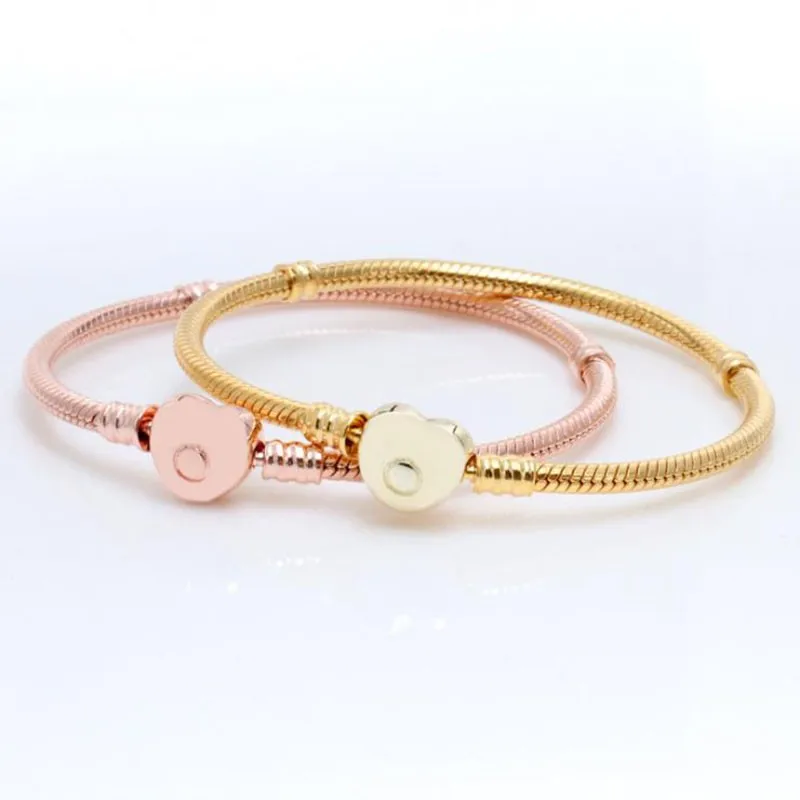 The New 925 Silver Fashion Heart-shaped Buckle Snake Bone Pan Bracelet Is Suitable For Women's Fashion Classic Jewelry
The New 925 Silver Fashion Heart-shaped Buckle Snake Bone Pan Bracelet Is Suitable For Women's Fashion Classic Jewelry