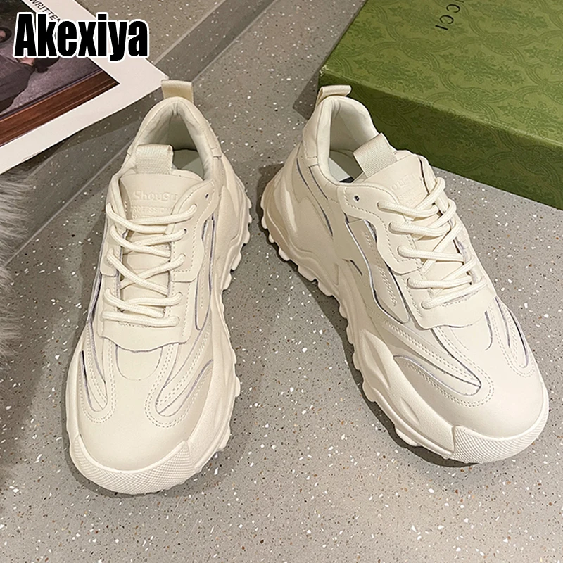 Женские сетчатые кроссовки на плоской платформе, на шнуровке
Женские сетчатые кроссовки на плоской платформе, на шнуровке