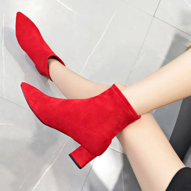 Осень-зима 2021 новинка Женская обувь модные простые трендовые сапоги на высоком каблуке
Осень-зима 2021 новинка Женская обувь модные простые трендовые сапоги на высоком каблуке