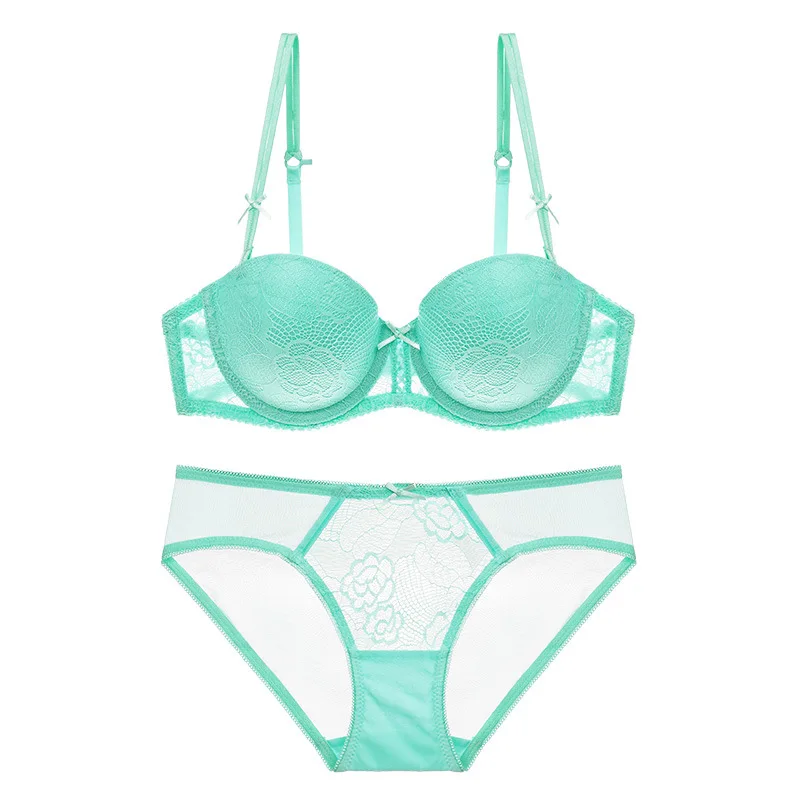 The New Gathered On The Sexy Lace Strapless Bra Underwear Suits With Half A Cup Of Women Push Up Bra 
The New Gathered On The Sexy Lace Strapless Bra Underwear Suits With Half A Cup Of Women Push Up Bra