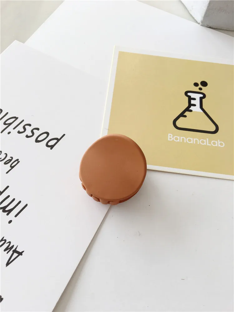 New fashion matte texture mini geometry round bangs clip catch clip hair clip girl child woman Hair Accessories headwear
New fashion matte texture mini geometry round bangs clip catch clip hair clip girl child woman Hair Accessories headwear