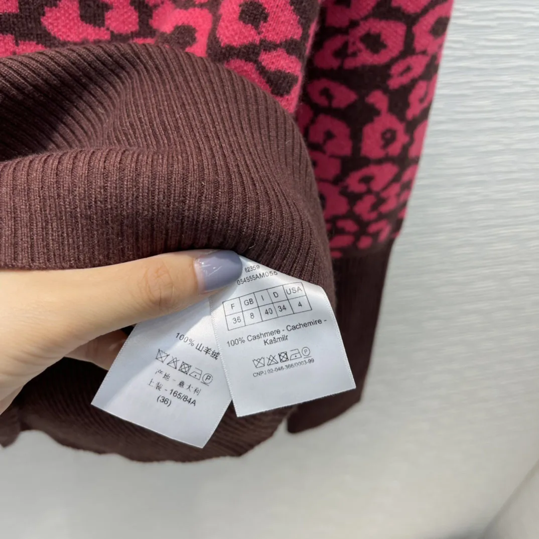 Fashion Leopard Jacquard Sweaters Pullovers for Women Autumn 2021 Top Quality 100% Cashmere Sweaters Luxury Brand Slim Pullovers
Fashion Leopard Jacquard Sweaters Pullovers for Women Autumn 2021 Top Quality 100% Cashmere Sweaters Luxury Brand Slim Pullovers