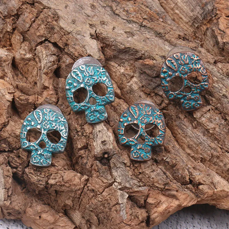 Punk Gothic Skull Stud Earrings Fashion Style Cool Alloy Carved Hollow Original Jewelry For Women Men Gifts Party Handmade 2020
Punk Gothic Skull Stud Earrings Fashion Style Cool Alloy Carved Hollow Original Jewelry For Women Men Gifts Party Handmade 2020