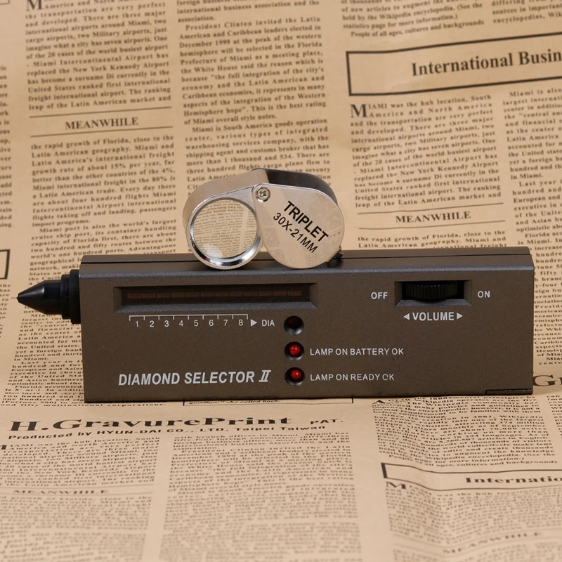 2 in 1 Diamond Tester30X LED Magnifying Glasses Jeweler Tool Pocket Jewelry Loupe Jewelers Eye Glass Magnifier Tools
2 in 1 Diamond Tester30X LED Magnifying Glasses Jeweler Tool Pocket Jewelry Loupe Jewelers Eye Glass Magnifier Tools