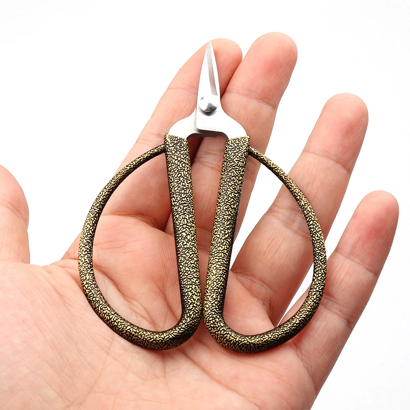 Sharp Pointed Vintage Mini Scissors High Quality Stainless Steel Craft Scissors for Sewing and Needlework Cross Stitch Scissors
Sharp Pointed Vintage Mini Scissors High Quality Stainless Steel Craft Scissors for Sewing and Needlework Cross Stitch Scissors