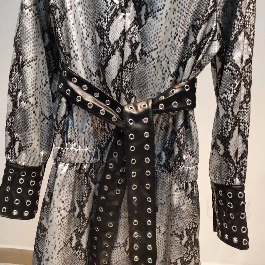 winter Big ladies brand rivet PU coated snake pattern loose dress 2021New women's wear long sleeve fashion big swing dress XL
winter Big ladies brand rivet PU coated snake pattern loose dress 2021New women's wear long sleeve fashion big swing dress XL