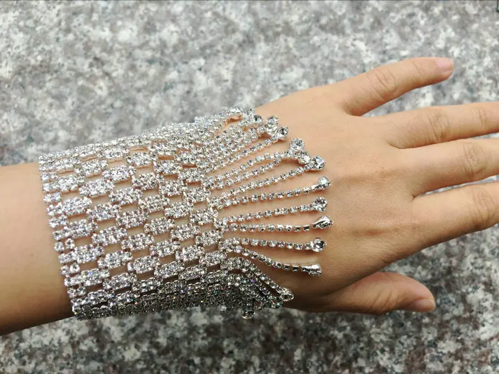 Crystal Rhinestone Bracelet Slave Cuff Attached Ring Set Wedding Hand Chain Jewelry Bridal Bangle Decoration Belly Dance
Crystal Rhinestone Bracelet Slave Cuff Attached Ring Set Wedding Hand Chain Jewelry Bridal Bangle Decoration Belly Dance