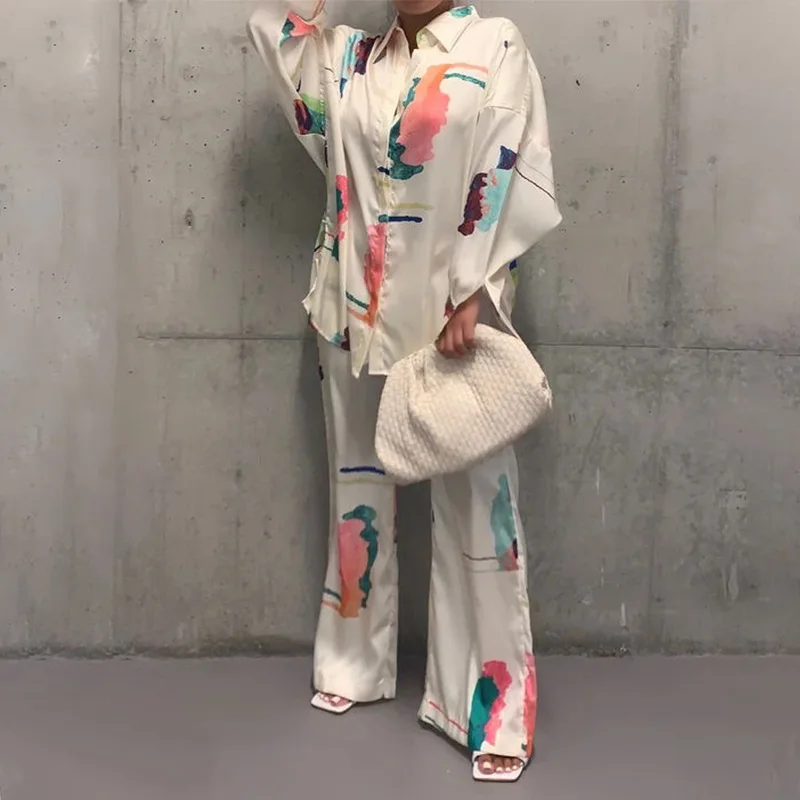 2021 Sexy Silk Lapel Shirt Wide Leg Pants Suit Two Piece Set Colorful Print Loose Home Clothing 2 Piece Set Women Matching Sets
2021 Sexy Silk Lapel Shirt Wide Leg Pants Suit Two Piece Set Colorful Print Loose Home Clothing 2 Piece Set Women Matching Sets