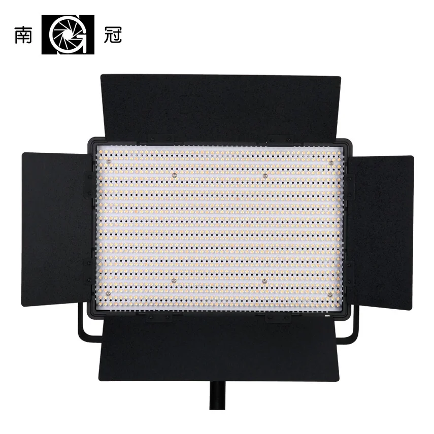 Светодиодная осветительная панель Nanguang CN-1200CSA LED S 5906 LM 5600K 7750 Lux Video Studio с V-образным