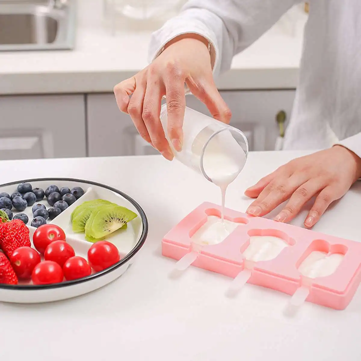 3 slots Silicone Ice Cream Mold with Lid Animals Shape Jelly DIY Mold Dessert Ice Cream Mold with 10pcs Reusable Popsicle Stick
3 slots Silicone Ice Cream Mold with Lid Animals Shape Jelly DIY Mold Dessert Ice Cream Mold with 10pcs Reusable Popsicle Stick