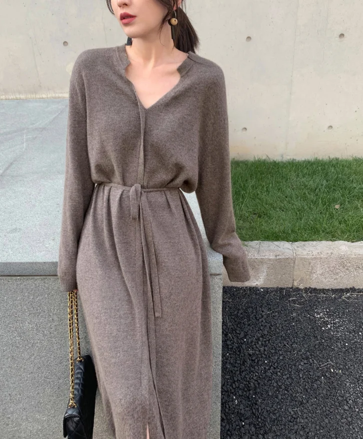 Vintage Women Knitted Dress Autumn Winter V-Neck Warm Long Sweater Drawstring Lace-up Loose Midi Female Sweater Dress 2021
Vintage Women Knitted Dress Autumn Winter V-Neck Warm Long Sweater Drawstring Lace-up Loose Midi Female Sweater Dress 2021
