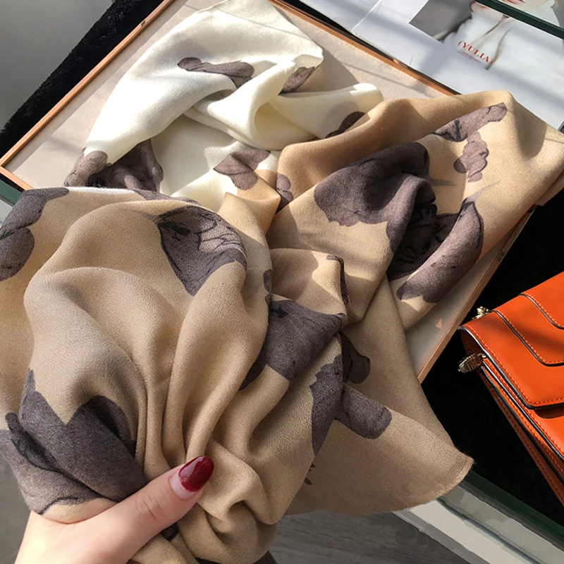 2021 luxury spring and winter cotton scarf leopard print women scarf soft shawl scarf Muslim hijab
2021 luxury spring and winter cotton scarf leopard print women scarf soft shawl scarf Muslim hijab