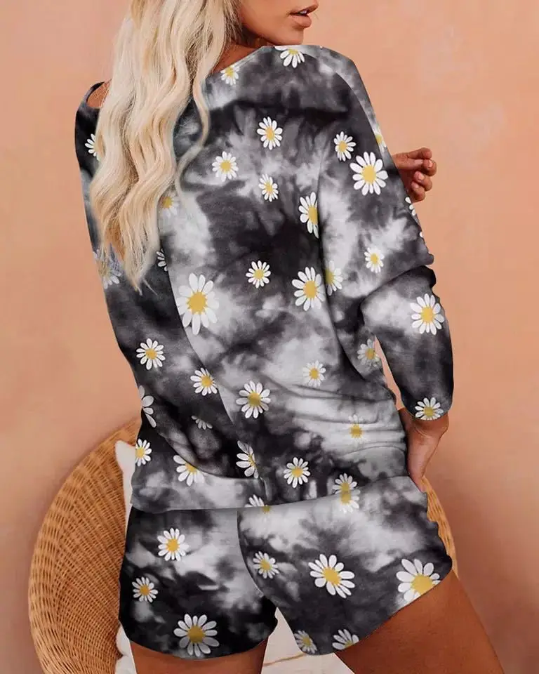 Tie Dye Women Two-Piece Pajamas Set Daisy Print Autumn Long Sleeve O Neck Loose Sleepwear Drawstring Shorts Set Lounge Homewear
Tie Dye Women Two-Piece Pajamas Set Daisy Print Autumn Long Sleeve O Neck Loose Sleepwear Drawstring Shorts Set Lounge Homewear