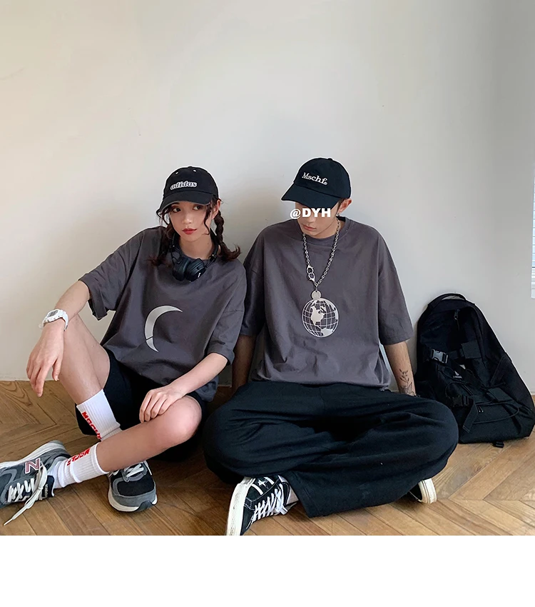 Reflective printing short-sleeved T-shirt men's loose Korean version of the trend of couples tops summer t-shirts
Reflective printing short-sleeved T-shirt men's loose Korean version of the trend of couples tops summer t-shirts