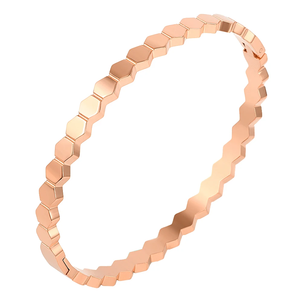 Classic Rhombic-shaped Honeycomb Bangle Bracelet Stainless Steel 4mm Gold Cuff Bracelets For Women Men Wedding Party Jewelry 
Classic Rhombic-shaped Honeycomb Bangle Bracelet Stainless Steel 4mm Gold Cuff Bracelets For Women Men Wedding Party Jewelry