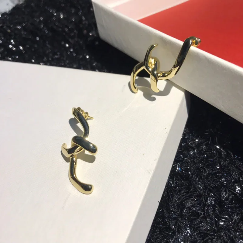 Women's Fashion Irregular Cross Earrings S925 Sterling Silver Original Brand High Quality Jewelry Logo Gifts for Women
Women's Fashion Irregular Cross Earrings S925 Sterling Silver Original Brand High Quality Jewelry Logo Gifts for Women