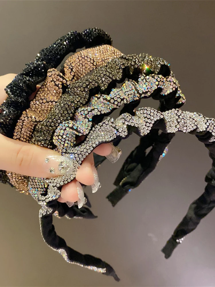 Блестящие благородные повязки для женщин, складки, фланелевые Стразы в стиле ретро, милые черные, серебряные, цвета шампанского, аксессуары ... 
Блестящие благородные повязки для женщин, складки, фланелевые Стразы в стиле ретро, милые черные, серебряные, цвета шампанского, аксессуары ...