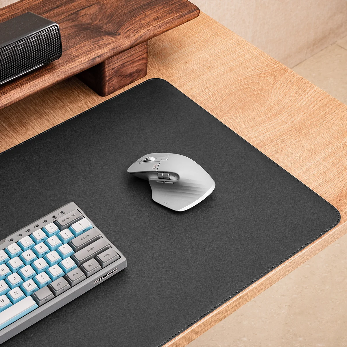 Lockset cork leather double-sided desk mouse pad notebook desk pad waterproof pattern
Lockset cork leather double-sided desk mouse pad notebook desk pad waterproof pattern