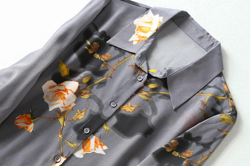 European and American women's dresses for spring 2021 Long sleeve lapel Single breasted rose print Fashion silk shirt
European and American women's dresses for spring 2021 Long sleeve lapel Single breasted rose print Fashion silk shirt