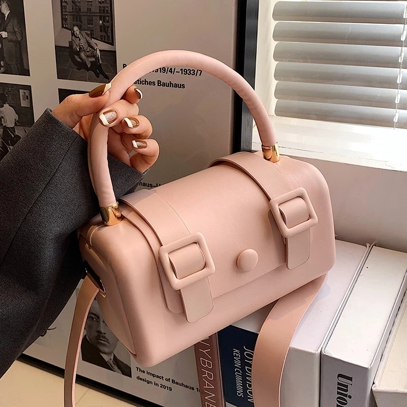 Женская сумка-тоут из искусственной кожи, весна 2022 
Женская сумка-тоут из искусственной кожи, весна 2022